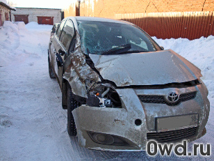 Битый автомобиль Toyota Auris