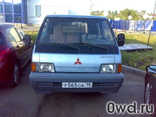 Битый автомобиль Mitsubishi Delica